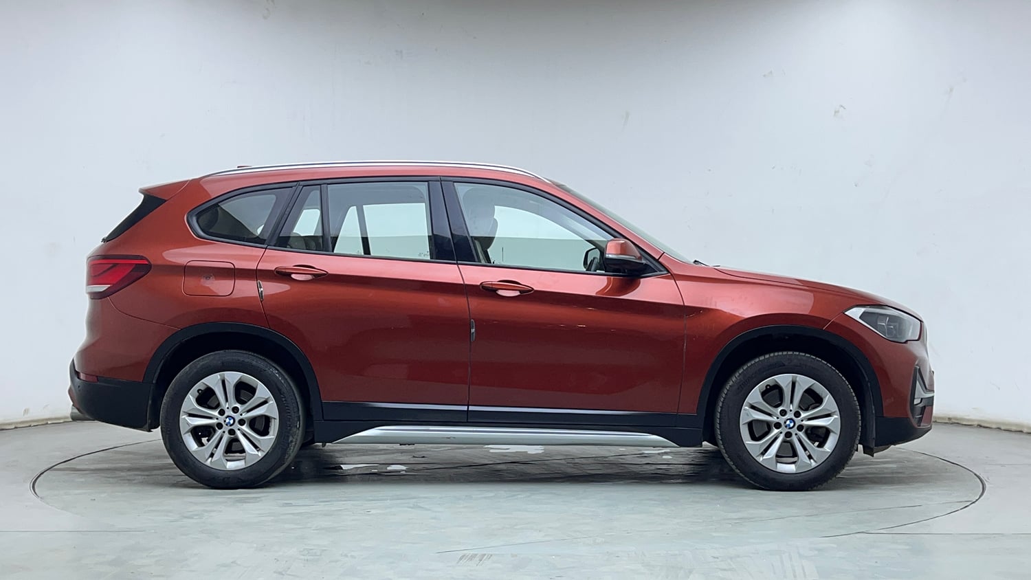 Used 2021 BMW X1 sDrive20i xLine Petrol Automatic exterior RIGHT SIDE VIEW