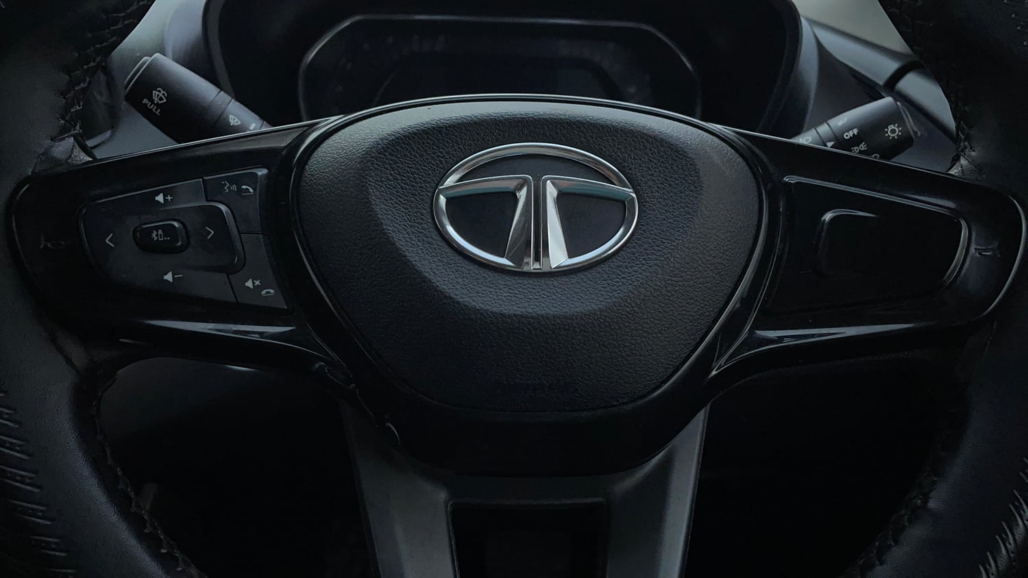 Used 2022 Tata Nexon XMA (S) Petrol Automatic top_features Airbags