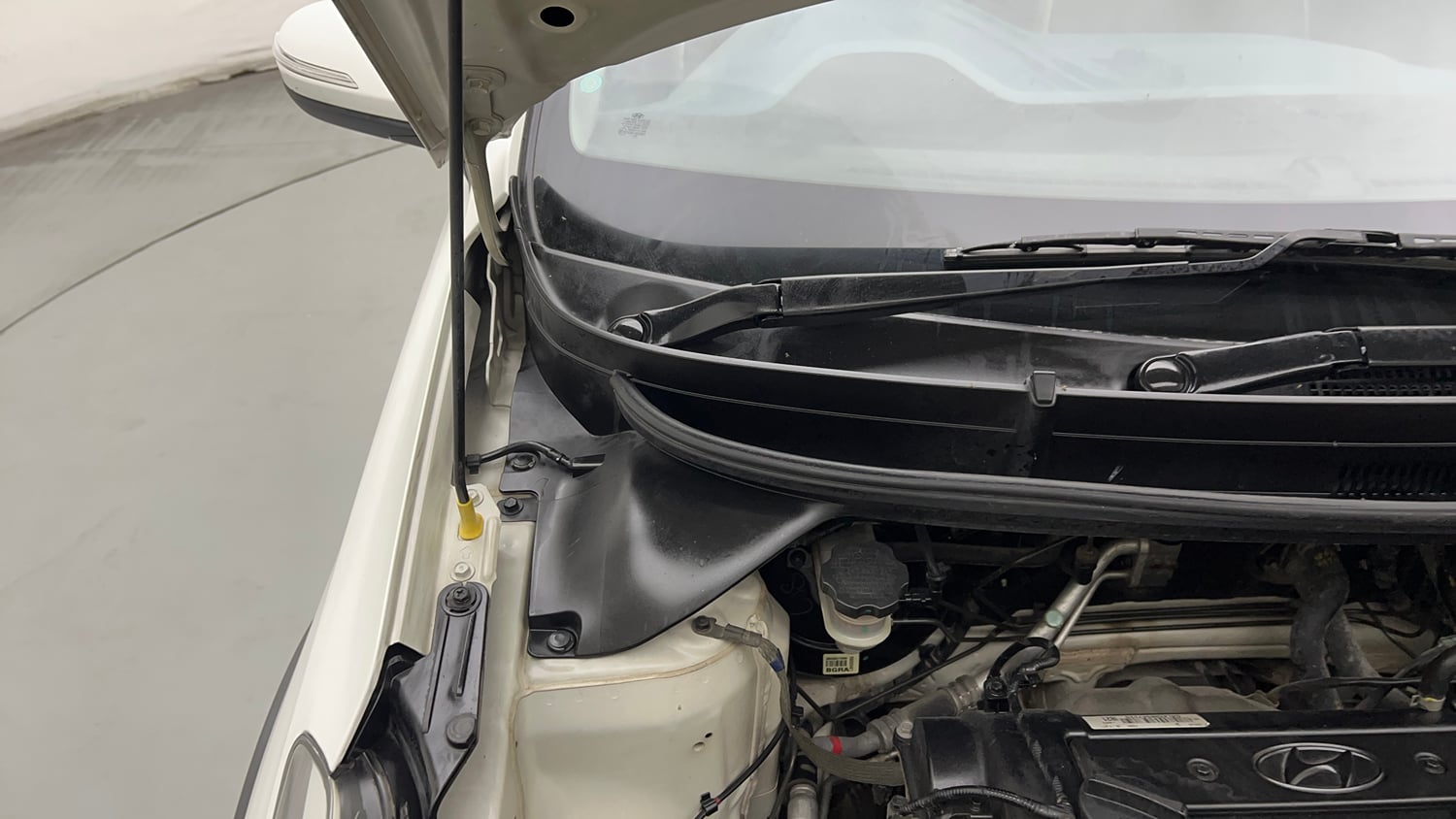 Used 2016 Hyundai i20 Active 1.2 SX Petrol Manual engine ENGINE RIGHT SIDE HINGE & APRON VIEW