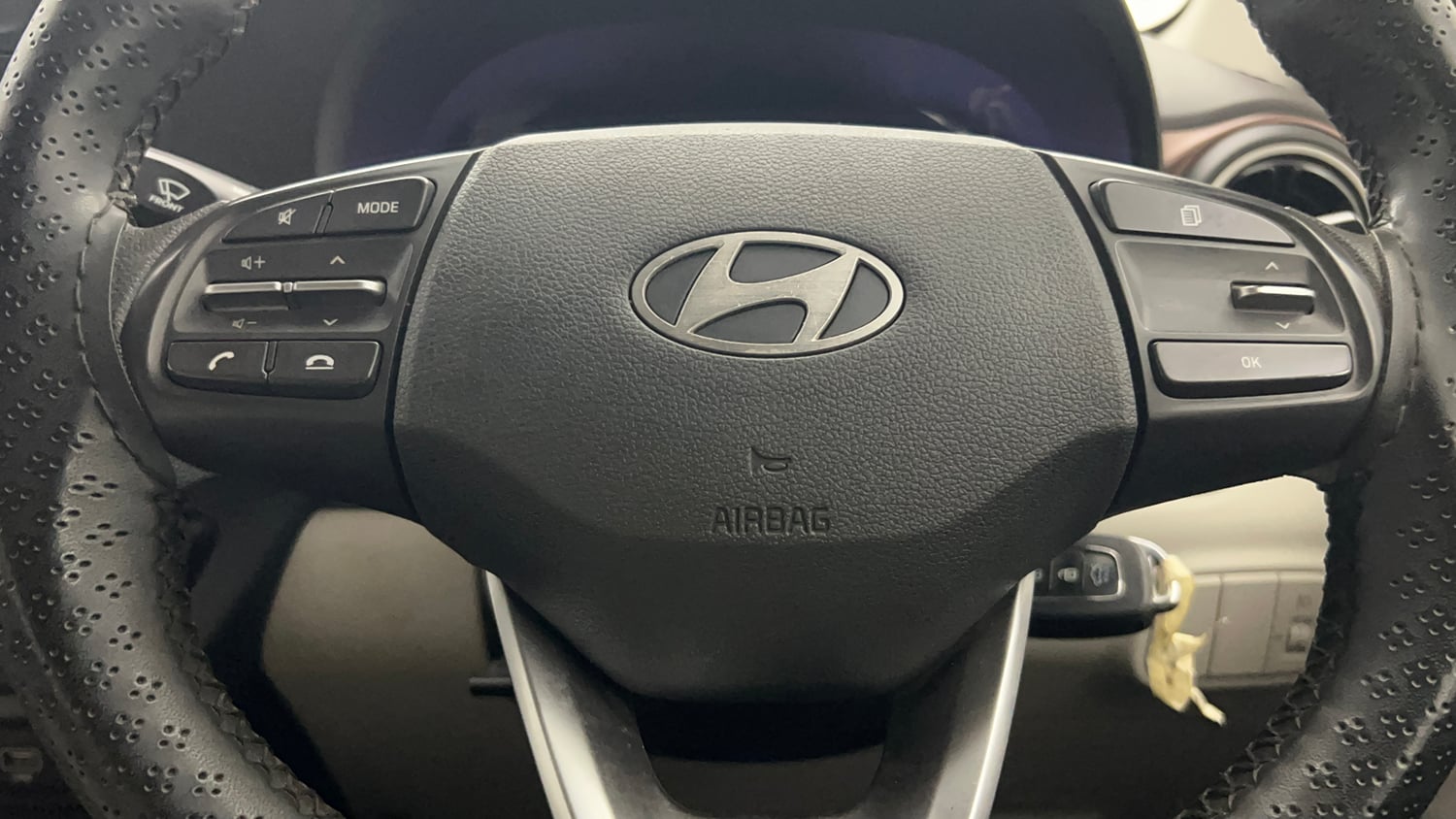 Used 2023 Hyundai Aura S 1.2 Petrol Petrol Manual top_features Steering mounted controls