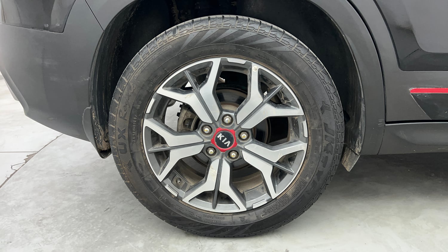 Used 2021 Kia Seltos GTX Plus 1.4 DCT Petrol Automatic tyres RIGHT REAR TYRE RIM VIEW