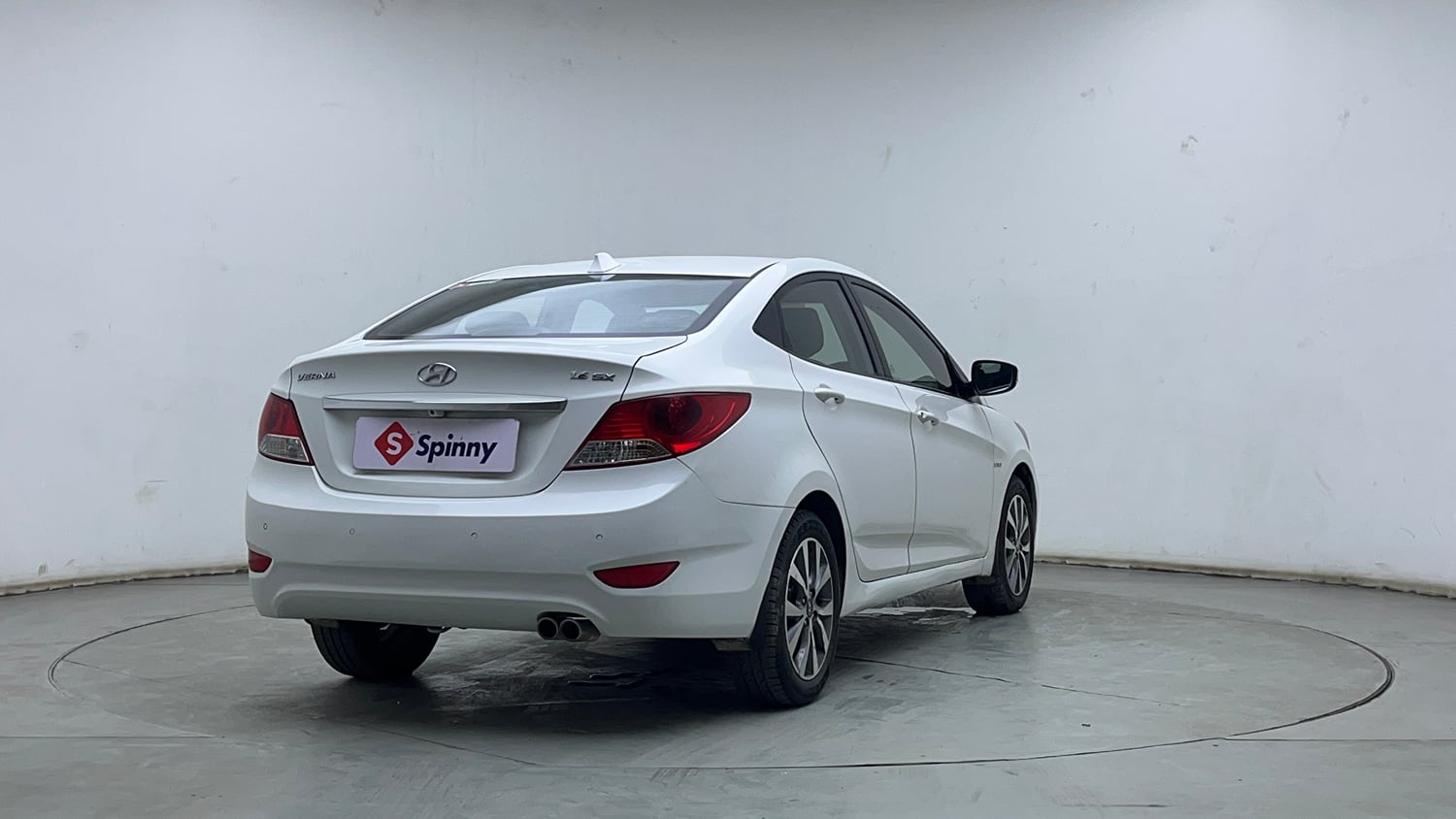 Used 2015 Hyundai Verna Fluidic 1.6 VTVT SX Petrol Manual exterior RIGHT REAR CORNER VIEW