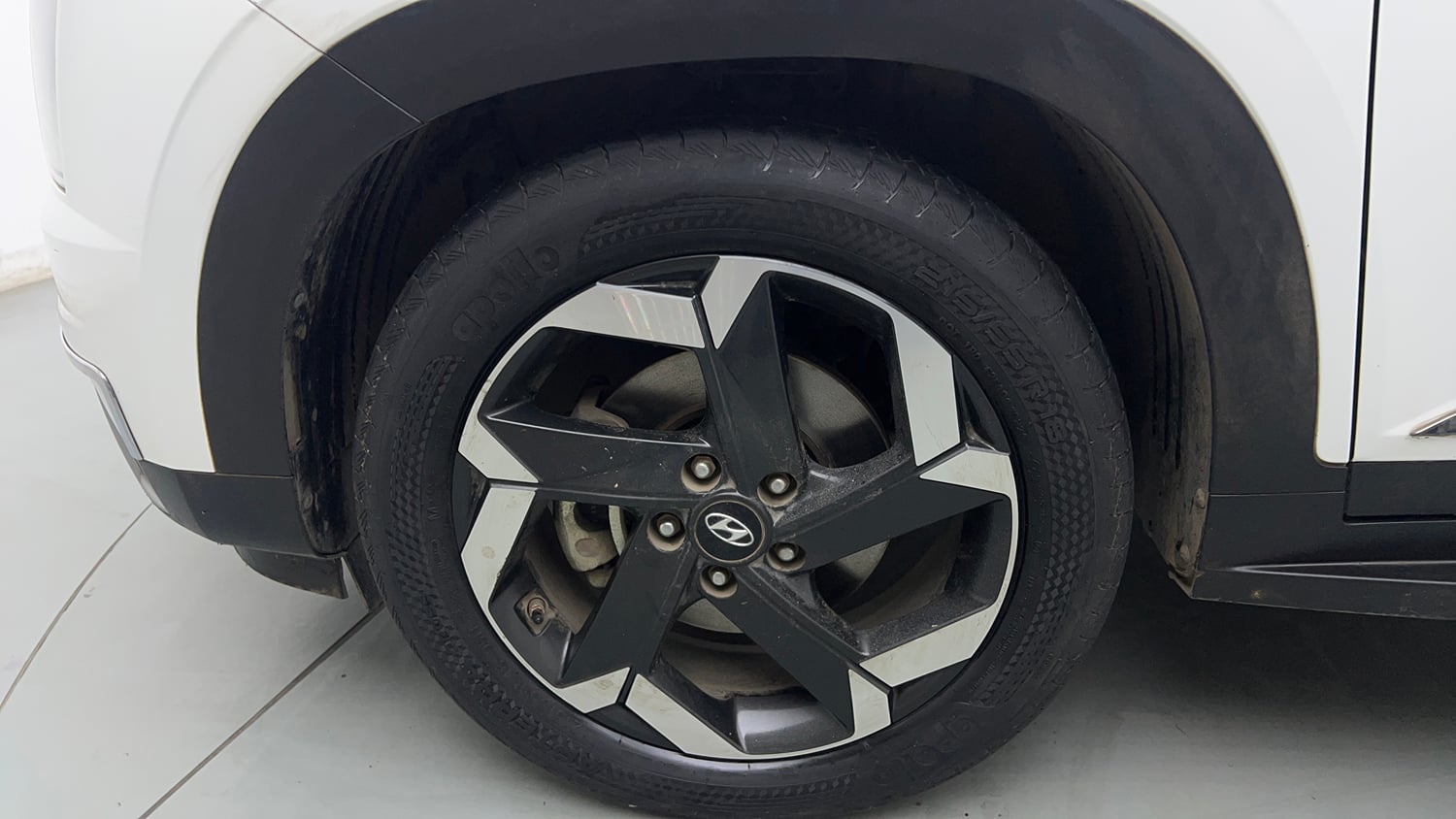 Used 2022 Hyundai Alcazar Signature (O) 6 STR 1.5 Diesel AT Diesel Automatic tyres LEFT FRONT TYRE RIM VIEW