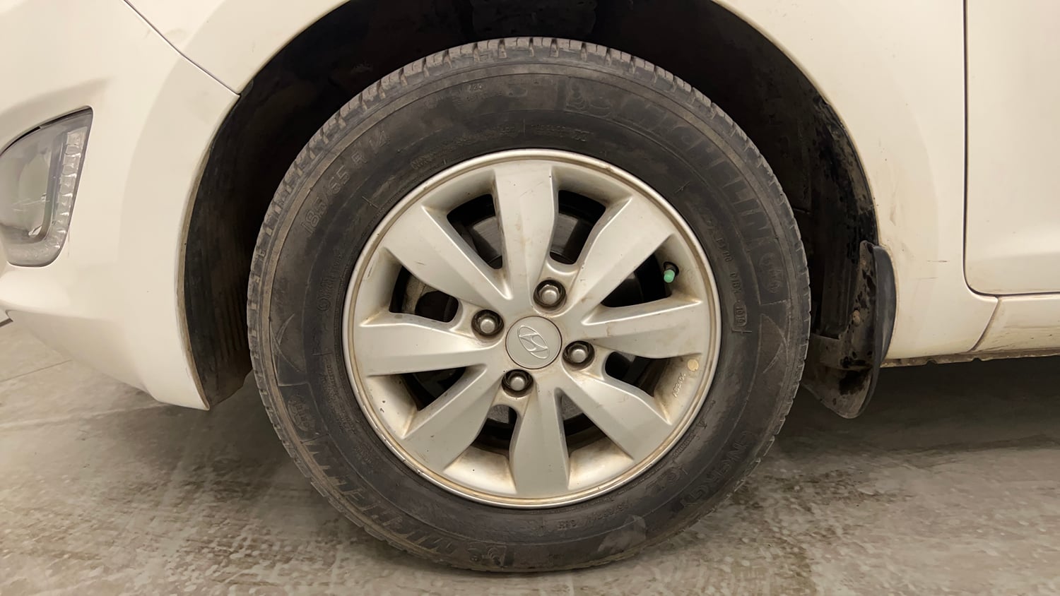 Used 2013 Hyundai i20 Asta 1.2 Petrol Manual tyres LEFT FRONT TYRE RIM VIEW
