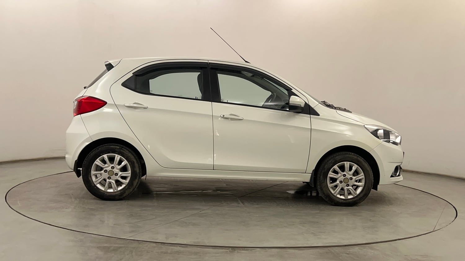 Used 2018 Tata Tiago Revotron XZ Petrol Manual exterior RIGHT SIDE VIEW