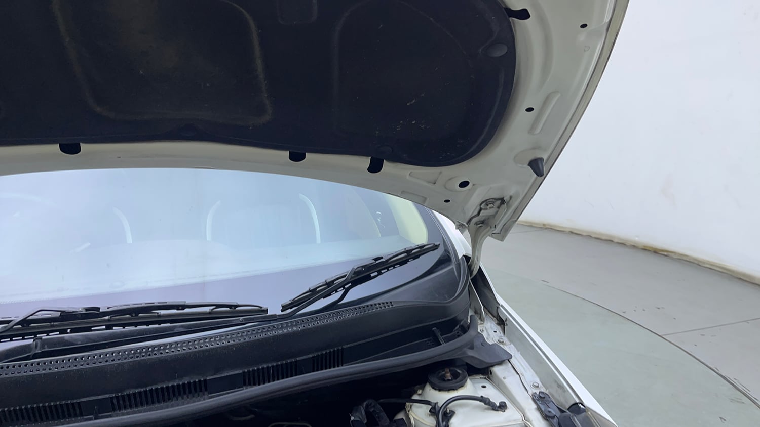 Used 2015 Hyundai Verna Fluidic 1.6 VTVT SX Petrol Manual engine ENGINE LEFT SIDE HINGE & APRON VIEW