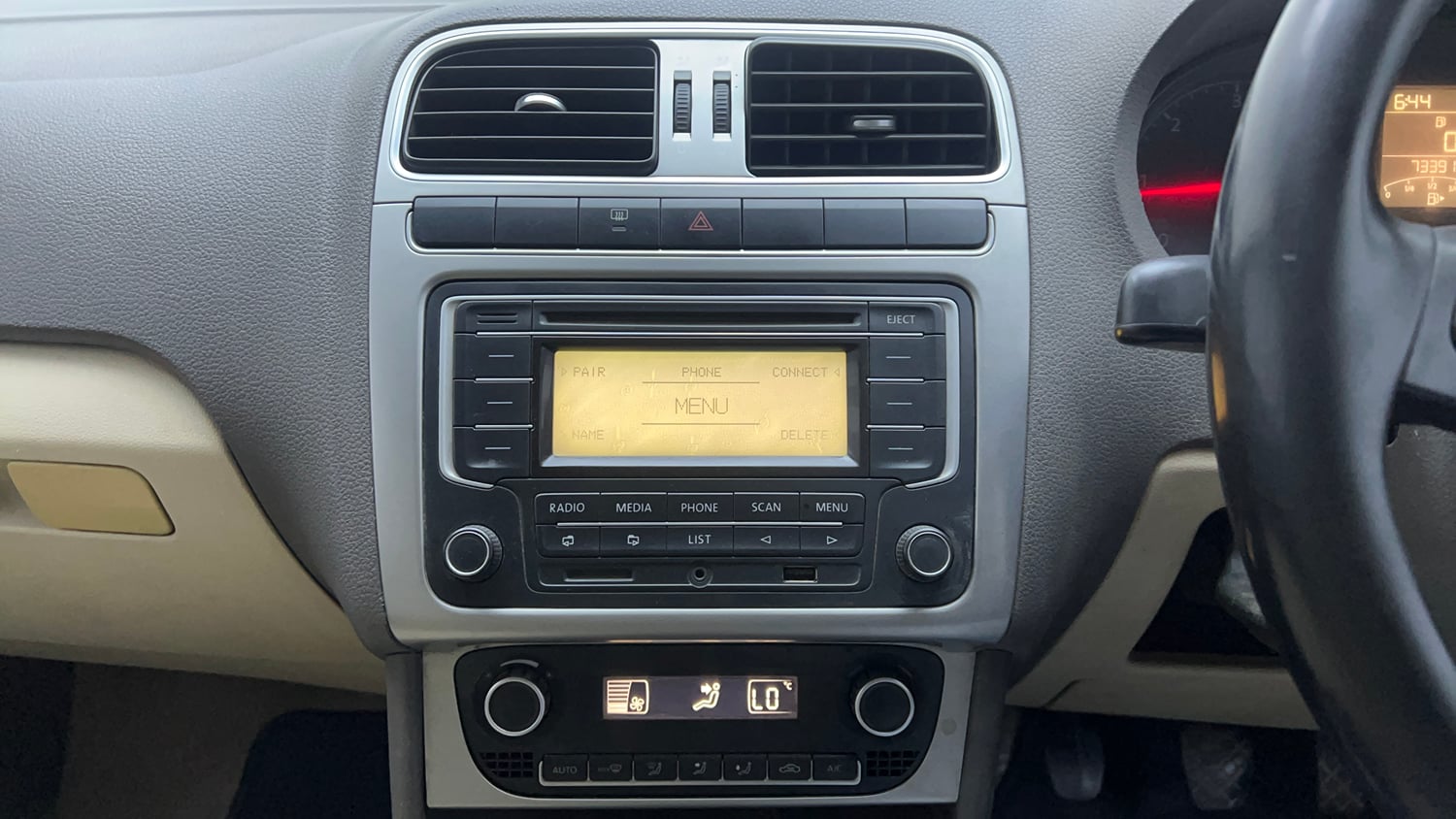 Used 2015 Volkswagen Vento Highline Diesel Diesel Manual interior MUSIC SYSTEM & AC CONTROL VIEW