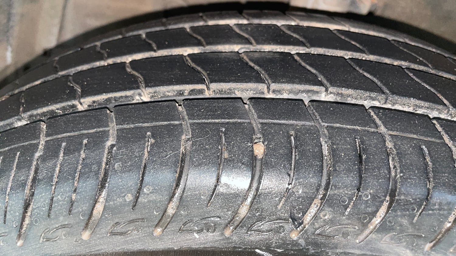 Used 2013 Maruti Suzuki Ertiga Vxi Petrol Manual tyres LEFT FRONT TYRE TREAD VIEW