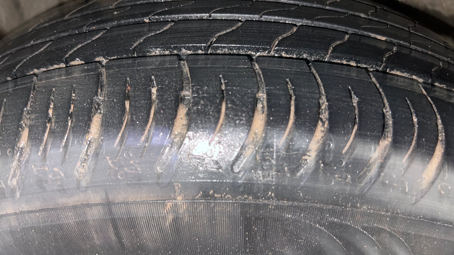 Used 2023 Maruti Suzuki XL6 Alpha MT Petrol Petrol Manual tyres RIGHT REAR TYRE TREAD VIEW
