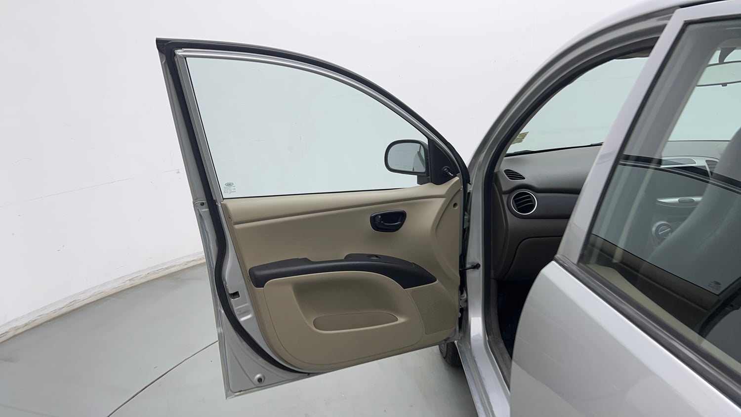 Used 2015 Hyundai i10 Magna 1.1 iRDE2 Petrol Manual interior LEFT FRONT DOOR OPEN VIEW