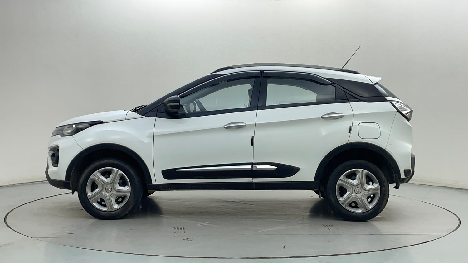 Used 2022 Tata Nexon XMA (S) Petrol Automatic exterior LEFT SIDE VIEW