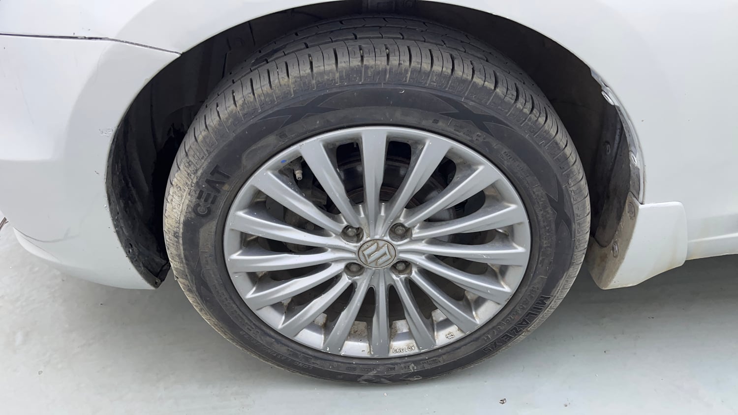 Used 2017 Maruti Suzuki Ciaz Alpha 1.4 AT Petrol Automatic tyres LEFT FRONT TYRE RIM VIEW
