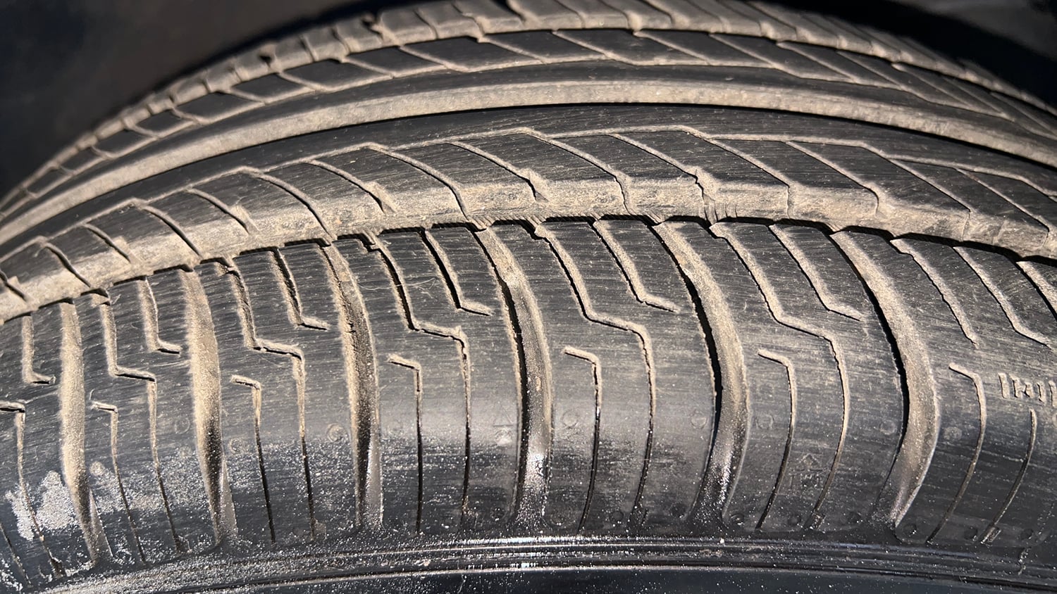 Used 2016 Maruti Suzuki Baleno Delta 1.2 Petrol Manual tyres RIGHT FRONT TYRE TREAD VIEW