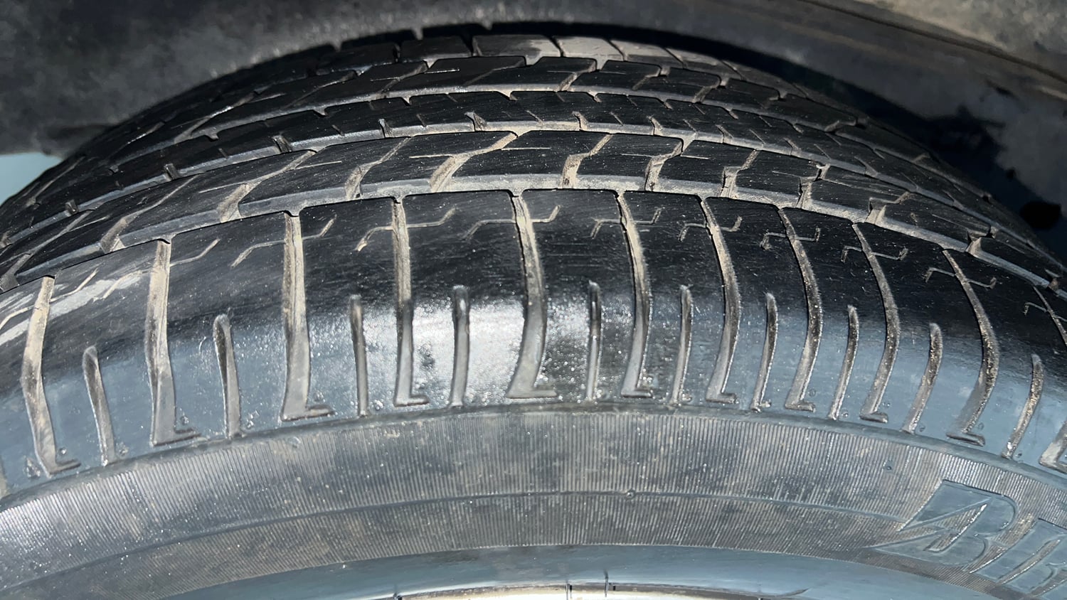 Used 2018 Toyota Innova Crysta 2.4 G 7 STR Diesel Manual tyres RIGHT REAR TYRE TREAD VIEW