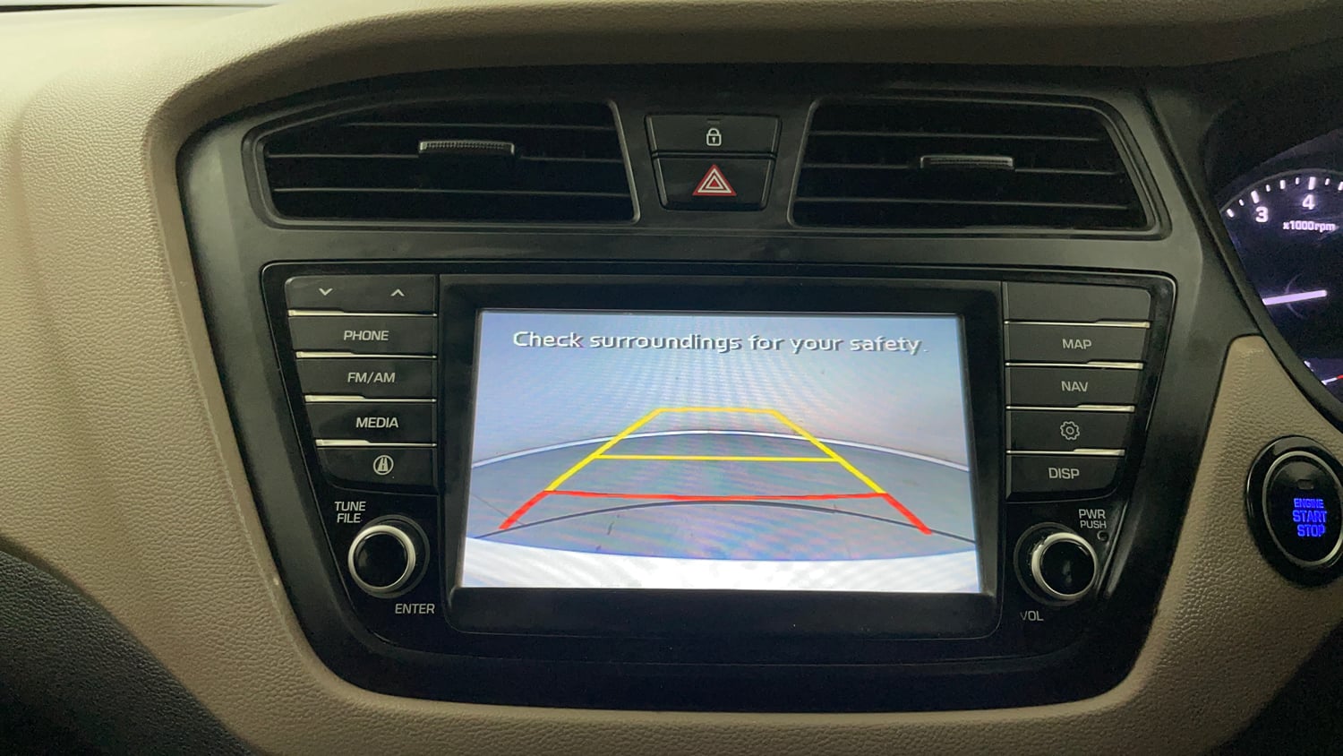 Used 2017 Hyundai Elite i20 Asta 1.2 (O) Petrol Manual top_features Rear camera
