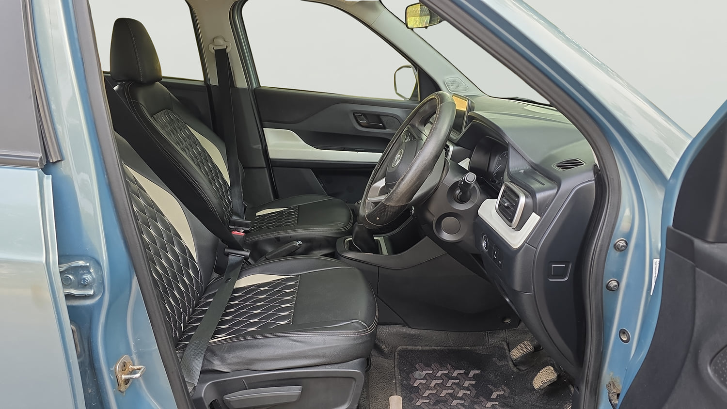Used 2023 Tata Punch Accomplished MT Petrol Manual interior RIGHT SIDE FRONT DOOR CABIN VIEW