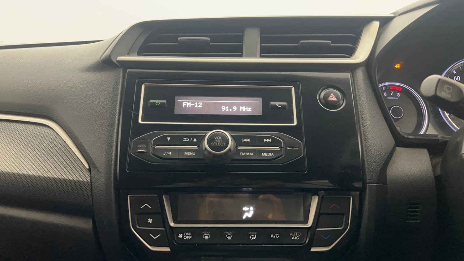 Used 2017 Honda BR-V V CVT Petrol Petrol Automatic interior MUSIC SYSTEM & AC CONTROL VIEW