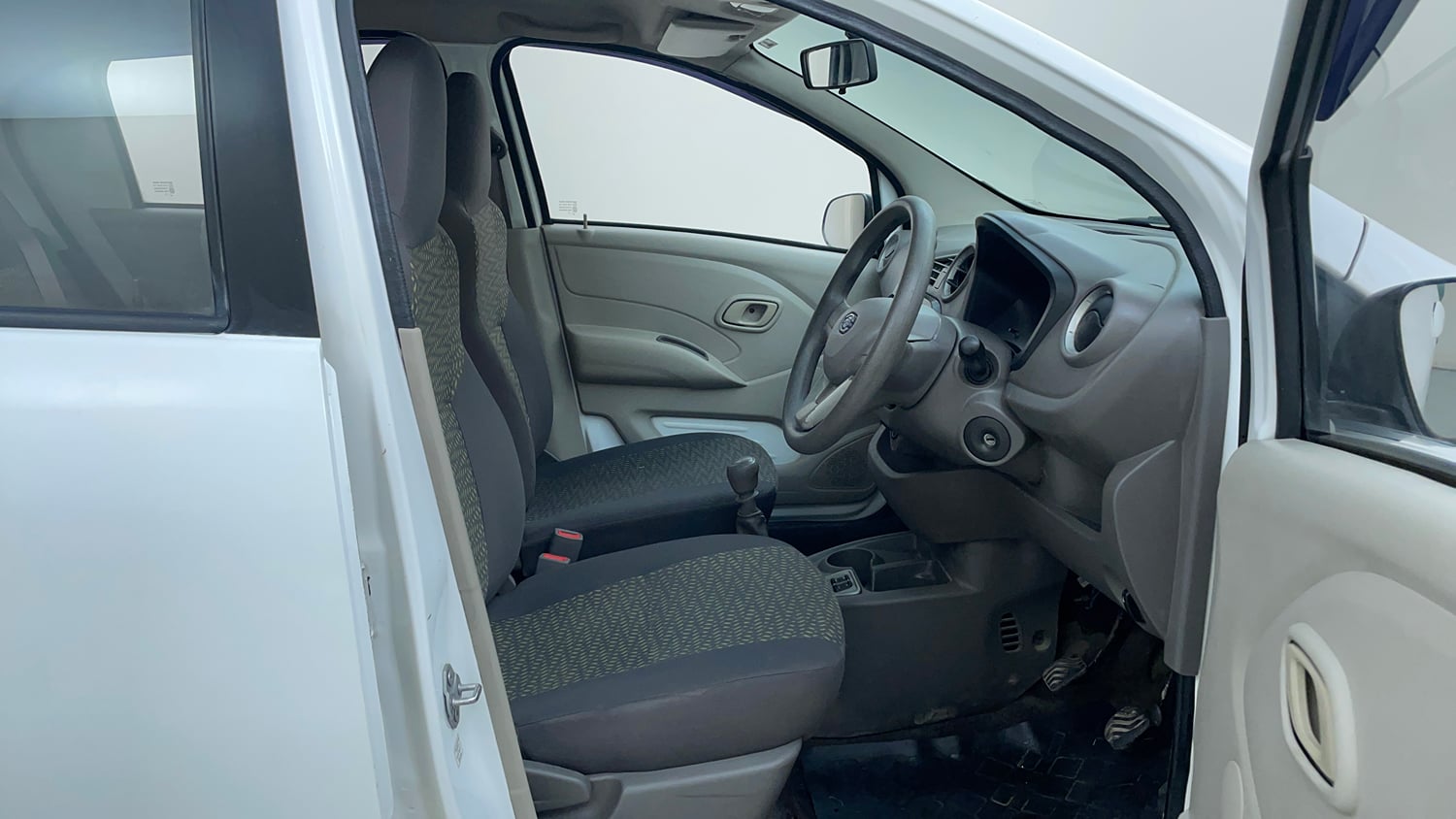 Used 2016 Datsun Redi-GO T (O) Petrol Manual interior RIGHT SIDE FRONT DOOR CABIN VIEW