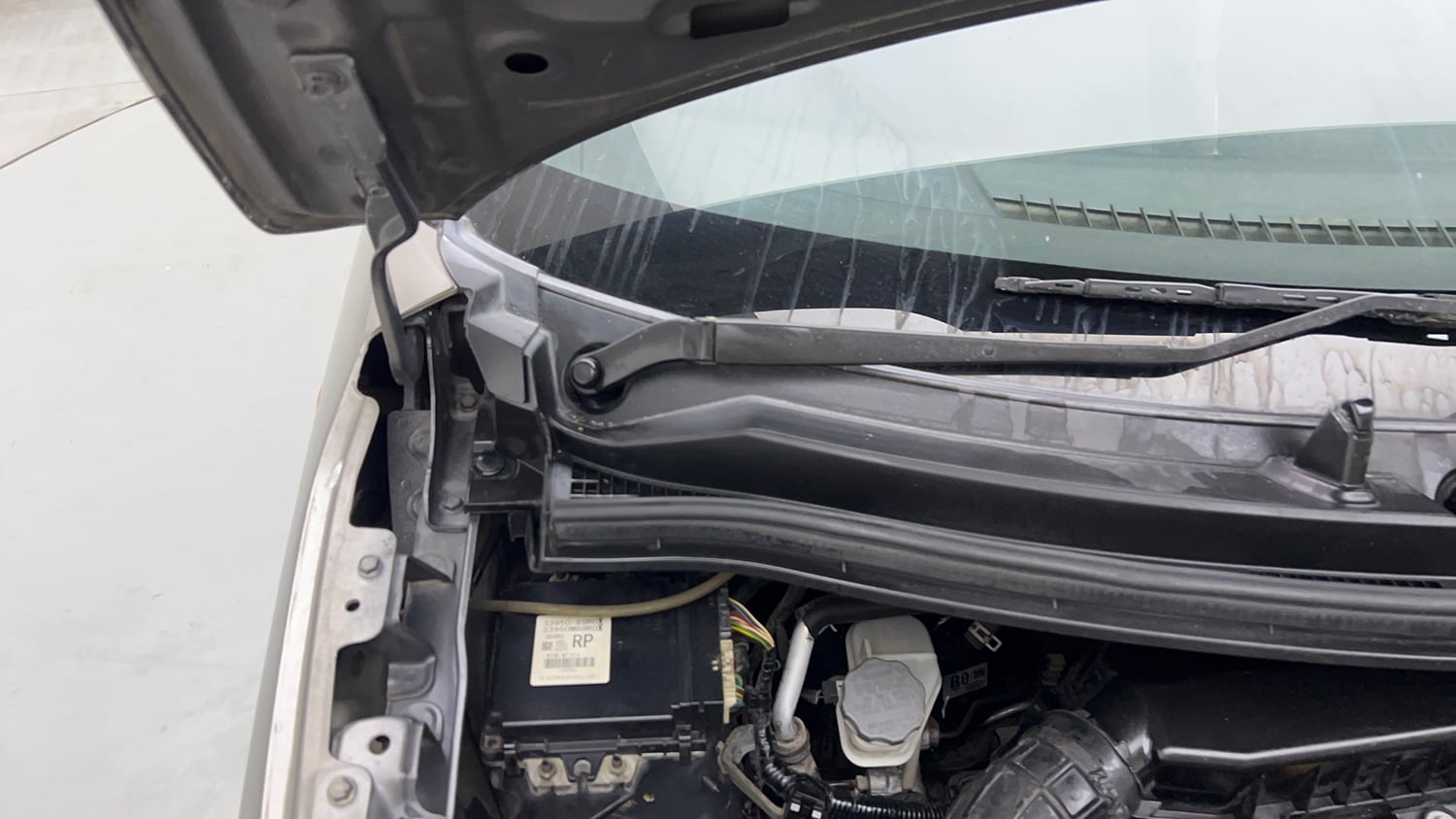 Used 2019 Maruti Suzuki Wagon R LXi 1.0 CNG Cng Manual engine ENGINE RIGHT SIDE HINGE & APRON VIEW