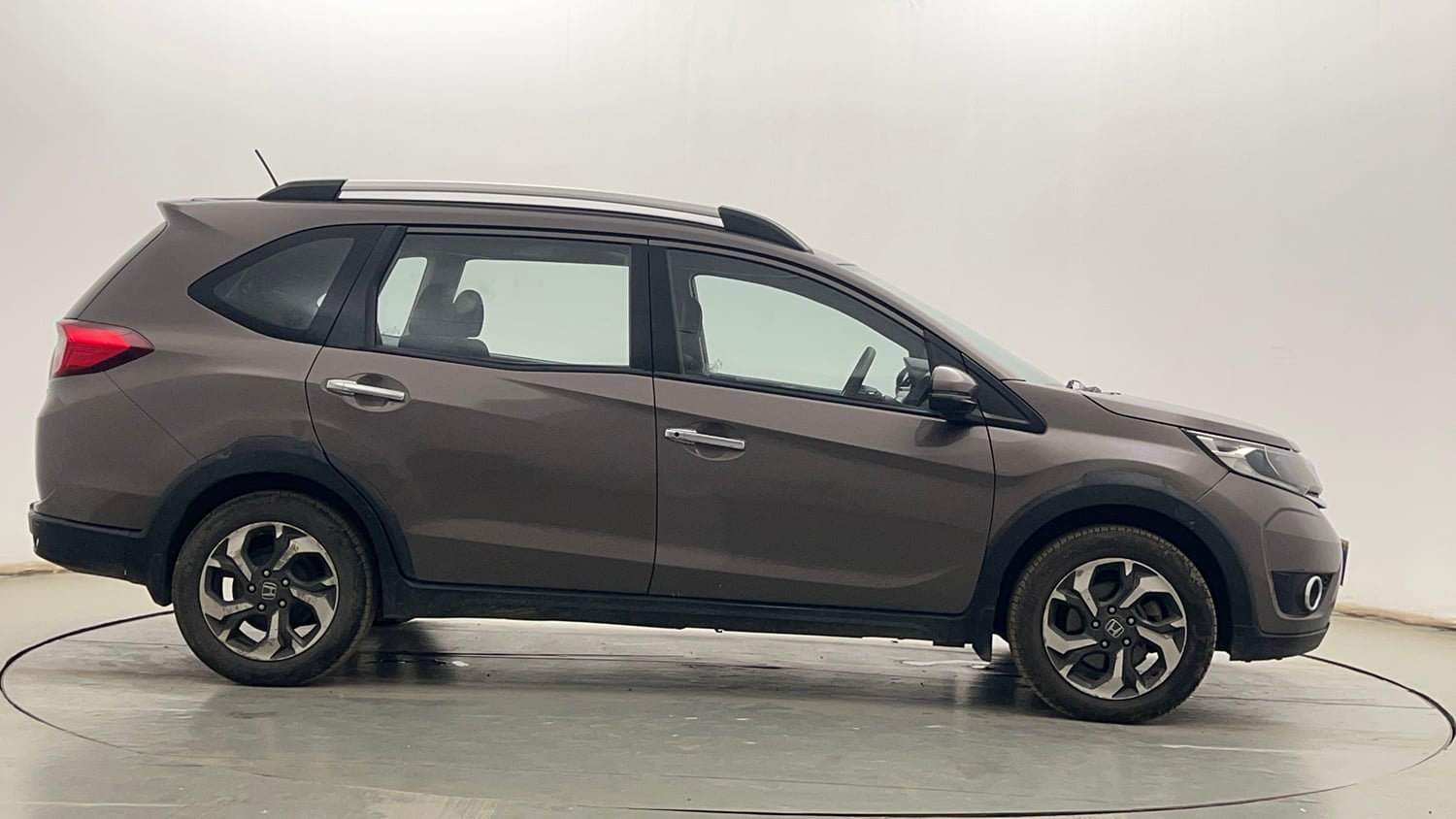 Used 2017 Honda BR-V V CVT Petrol Petrol Automatic exterior RIGHT SIDE VIEW