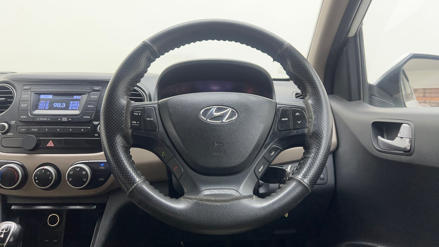 Used 2017 Hyundai Xcent S 1.1 CRDi Diesel Manual interior STEERING VIEW
