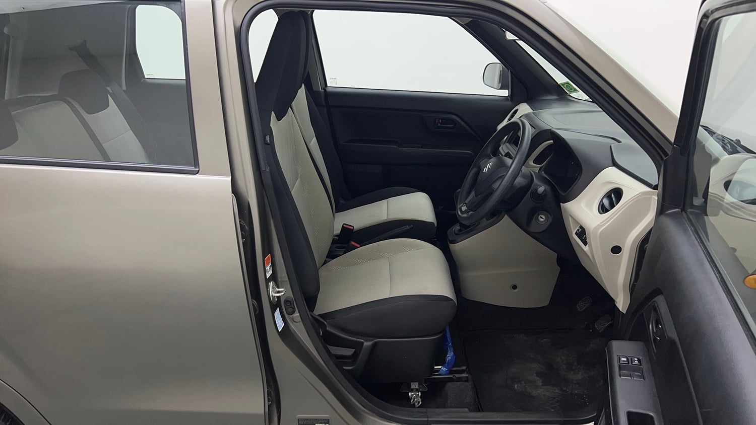 Used 2025 Maruti Suzuki Wagon R LXI 1.0 CNG Cng Manual interior RIGHT SIDE FRONT DOOR CABIN VIEW