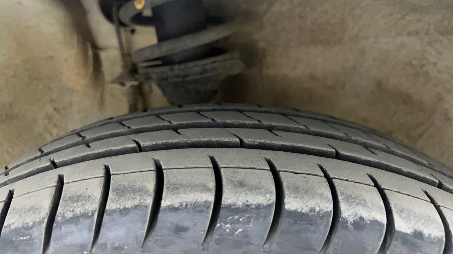 Used 2014 Maruti Suzuki Alto 800 Lxi Petrol Manual tyres RIGHT FRONT TYRE TREAD VIEW