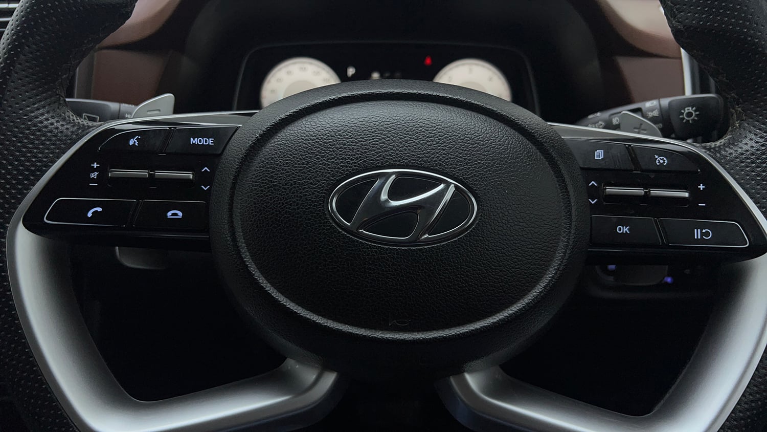 Used 2022 Hyundai Alcazar Signature (O) 6 STR 1.5 Diesel AT Diesel Automatic top_features Cruise control
