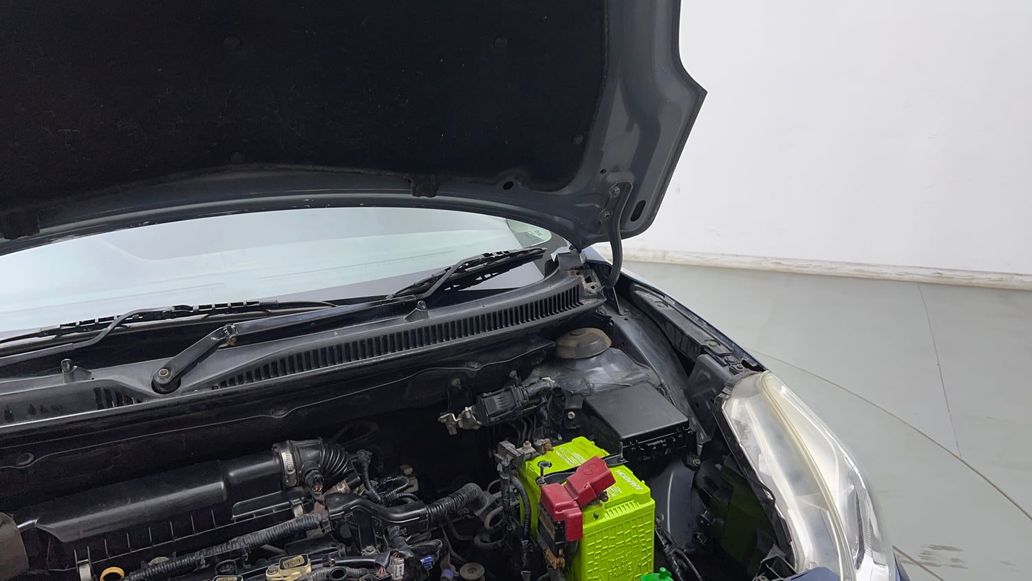 Used 2016 Maruti Suzuki Baleno Delta 1.2 Petrol Manual engine ENGINE LEFT SIDE HINGE & APRON VIEW