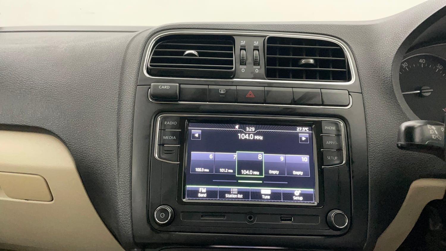 Used 2019 Skoda Rapid Ambition 1.6 MPI AT Petrol Automatic interior MUSIC SYSTEM & AC CONTROL VIEW