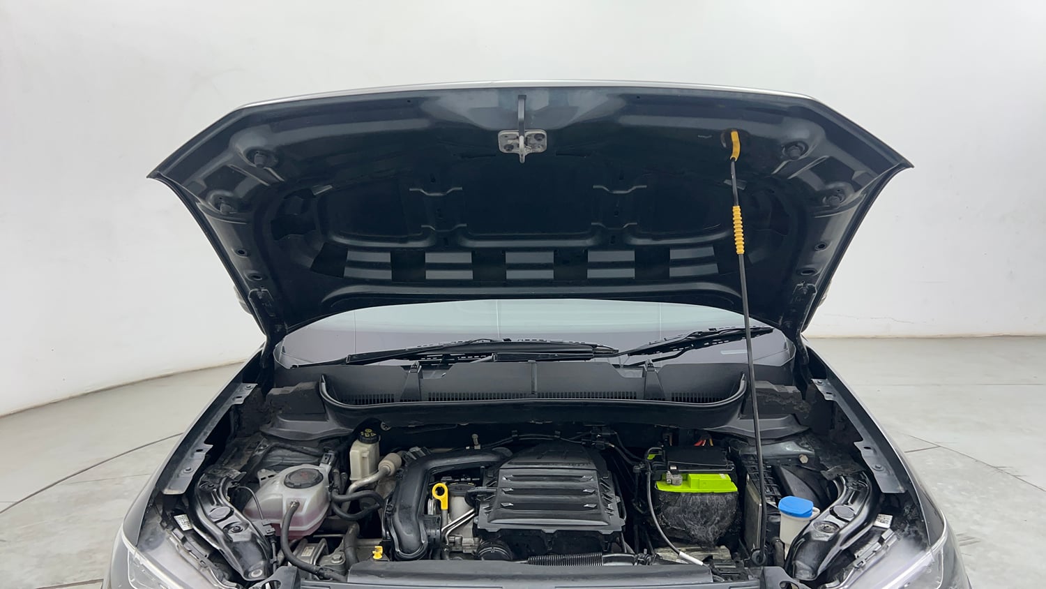 Used 2022 Volkswagen Taigun Highline 1.0 TSI AT Petrol Automatic engine ENGINE & BONNET OPEN FRONT VIEW