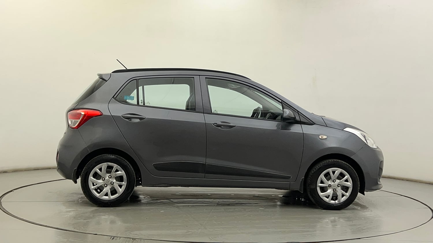 Used 2019 Hyundai Grand i10 Magna 1.2 Kappa VTVT Petrol Manual exterior RIGHT SIDE VIEW
