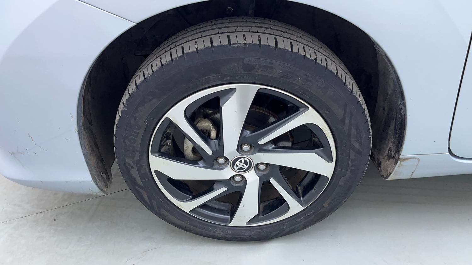Used 2024 Toyota Glanza V Petrol Manual tyres LEFT FRONT TYRE RIM VIEW
