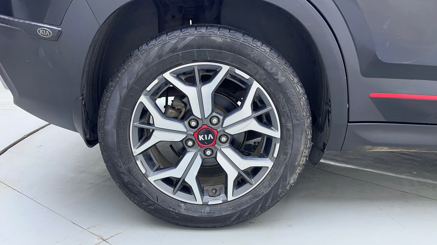 Used 2020 kia Seltos GTX DCT 1.4 Petrol Automatic tyres RIGHT REAR TYRE RIM VIEW