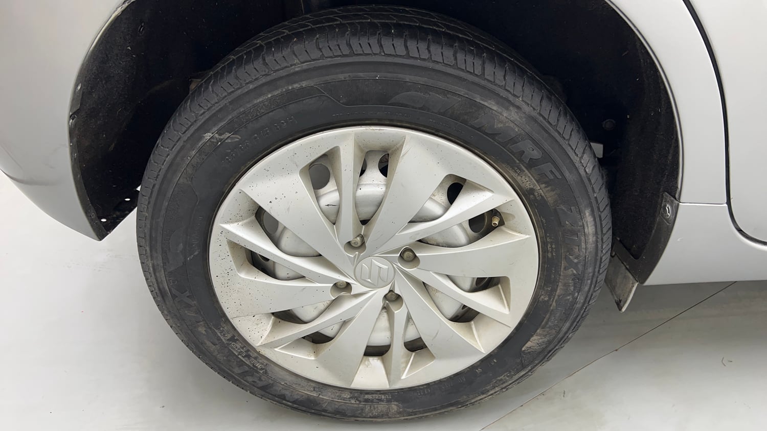 Used 2021 Maruti Suzuki Baleno Sigma Petrol Manual tyres RIGHT REAR TYRE RIM VIEW