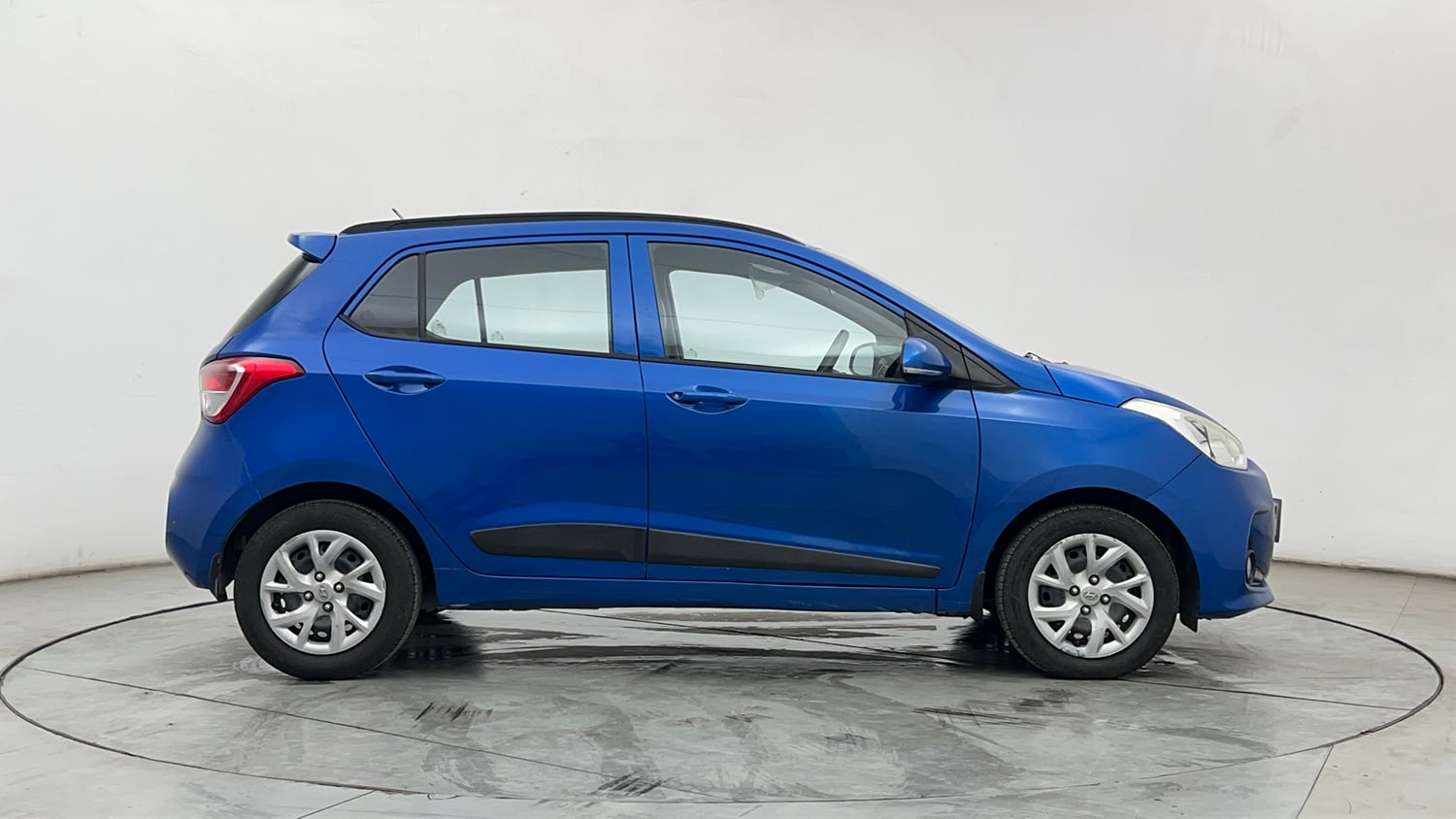 Used 2019 Hyundai Grand i10 Sportz 1.2 Kappa VTVT Petrol Manual exterior RIGHT SIDE VIEW