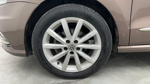 Used 2017 Volkswagen Ameo Highline Plus 1.5L AT (D)16 Alloy Diesel Automatic tyres LEFT FRONT TYRE RIM VIEW