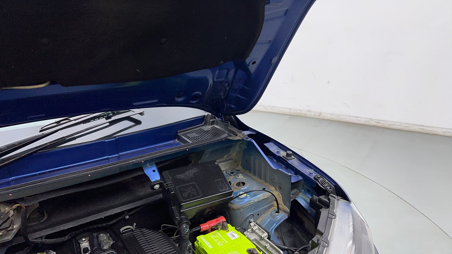 Used 2021 Renault Kwid CLIMBER 1.0 AMT Opt Petrol Automatic engine ENGINE LEFT SIDE HINGE & APRON VIEW