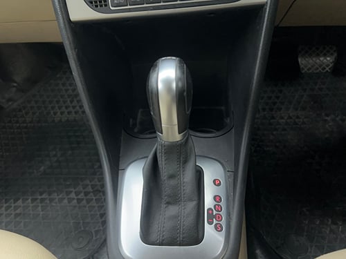 Used 2017 Volkswagen Ameo Highline Plus 1.5L AT (D)16 Alloy Diesel Automatic interior GEAR  KNOB VIEW