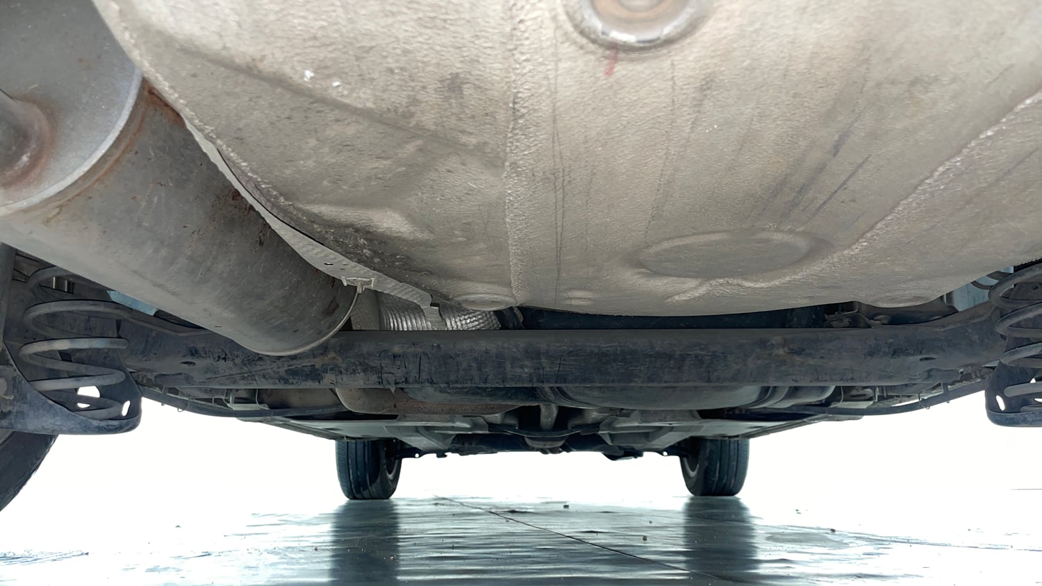 Used 2019 Skoda Rapid Ambition 1.6 MPI AT Petrol Automatic extra REAR UNDERBODY VIEW (TAKEN FROM REAR)