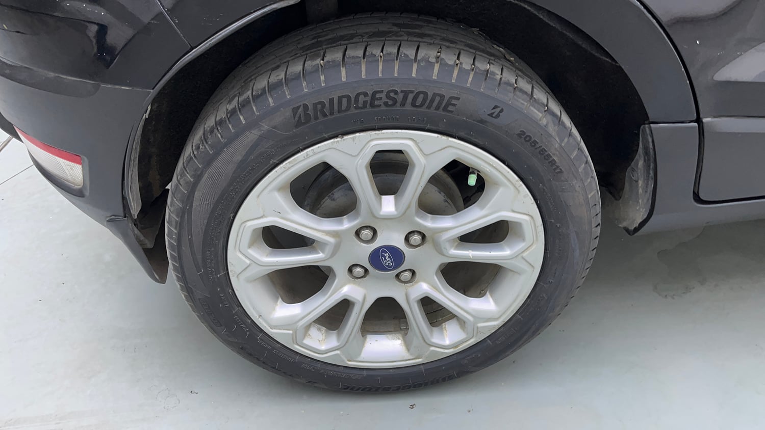 Used 2018 Ford EcoSport Titanium 1.5L TDCi Diesel Manual tyres RIGHT REAR TYRE RIM VIEW