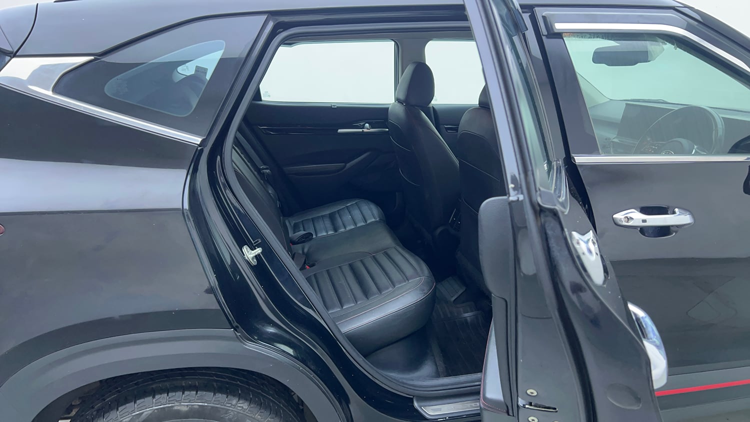 Used 2020 kia Seltos GTX DCT 1.4 Petrol Automatic interior RIGHT SIDE REAR DOOR CABIN VIEW