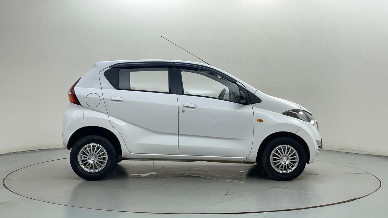Used 2016 Datsun Redi-GO T (O) Petrol Manual exterior RIGHT SIDE VIEW