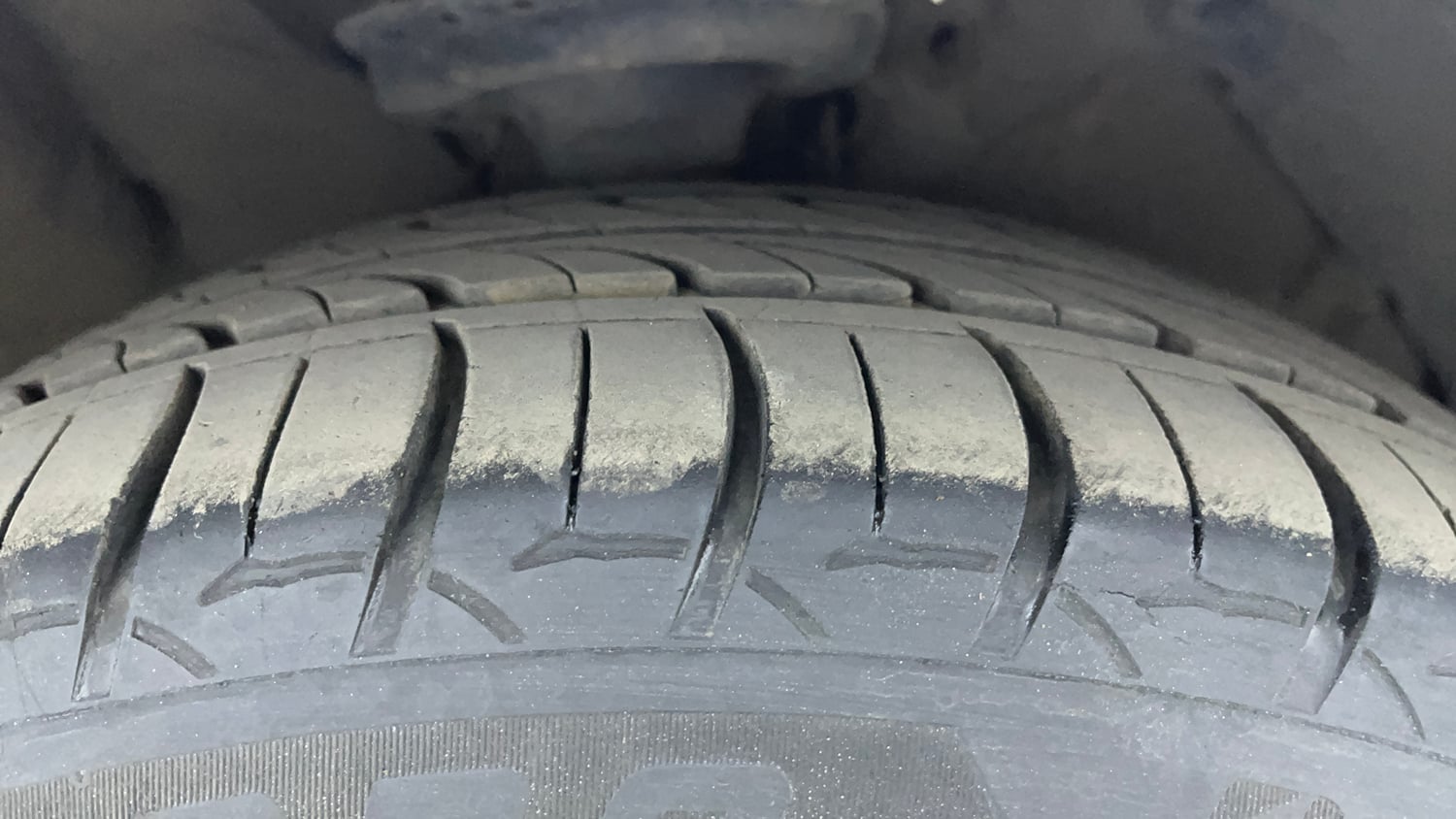 Used 2015 Hyundai Verna Fluidic 1.6 VTVT SX Petrol Manual tyres RIGHT FRONT TYRE TREAD VIEW