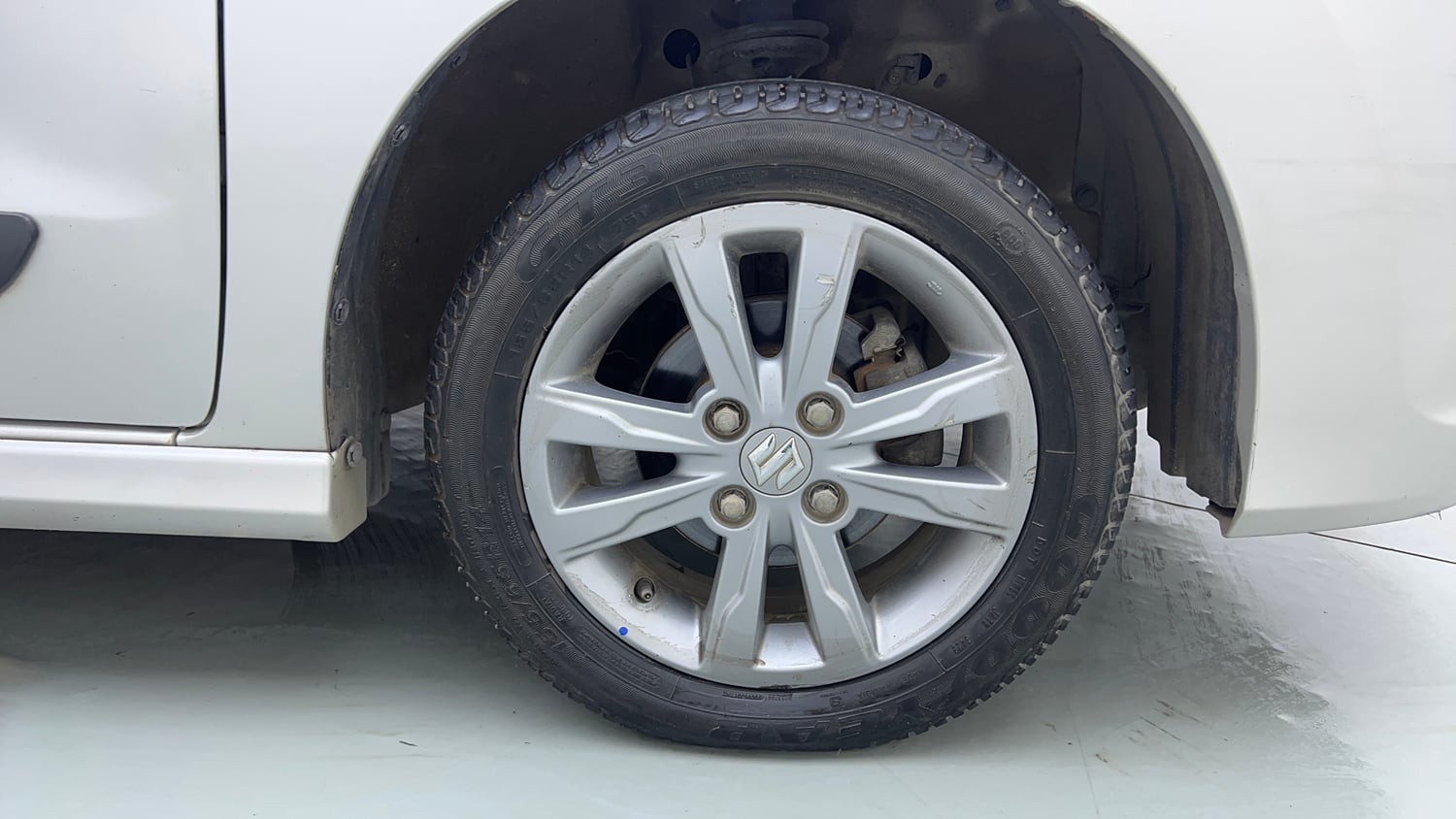 Used 2018 Maruti Suzuki Wagon R VXI+ (O) Petrol Manual tyres RIGHT FRONT TYRE RIM VIEW