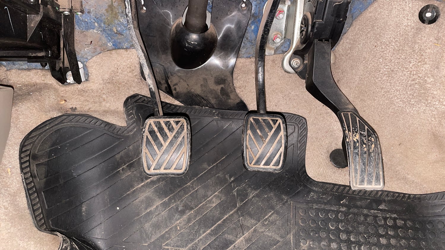 Used 2013 Maruti Suzuki Ertiga Vxi Petrol Manual interior PEDALS VIEW
