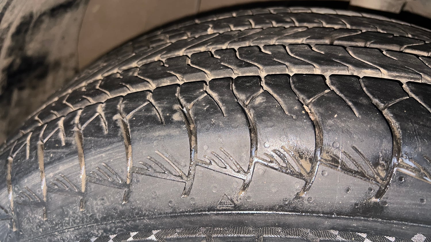 Used 2022 Hyundai Alcazar Signature (O) 6 STR 1.5 Diesel AT Diesel Automatic tyres RIGHT FRONT TYRE TREAD VIEW