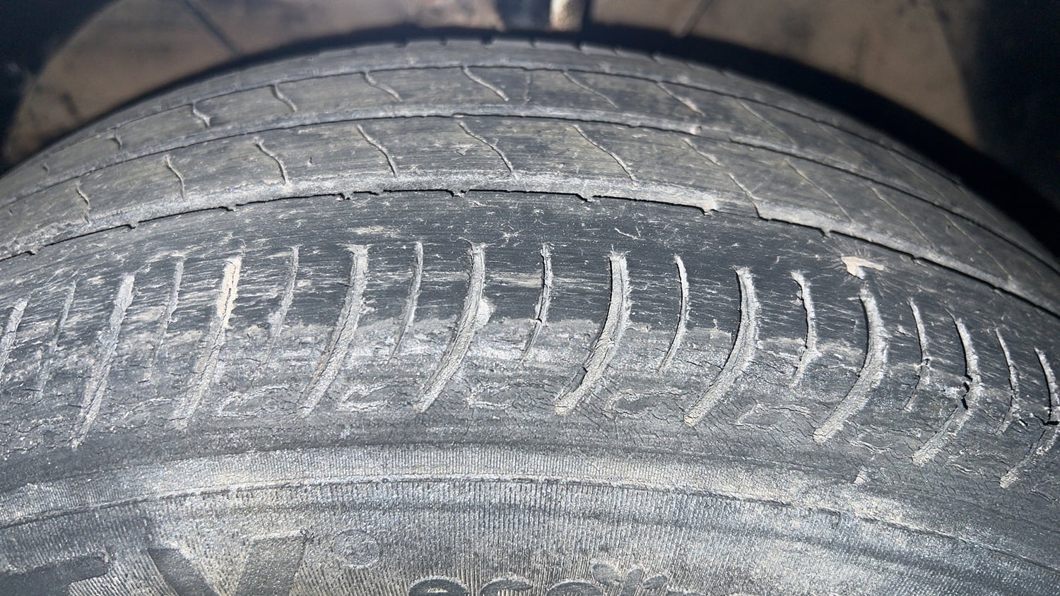 Used 2021 Maruti Suzuki Baleno Sigma Petrol Manual tyres LEFT FRONT TYRE TREAD VIEW