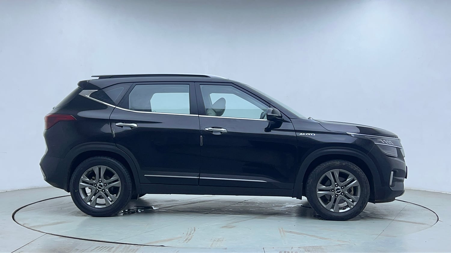 Used 2023 Kia Seltos HTX 1.5 Diesel AT Diesel Automatic exterior RIGHT SIDE VIEW