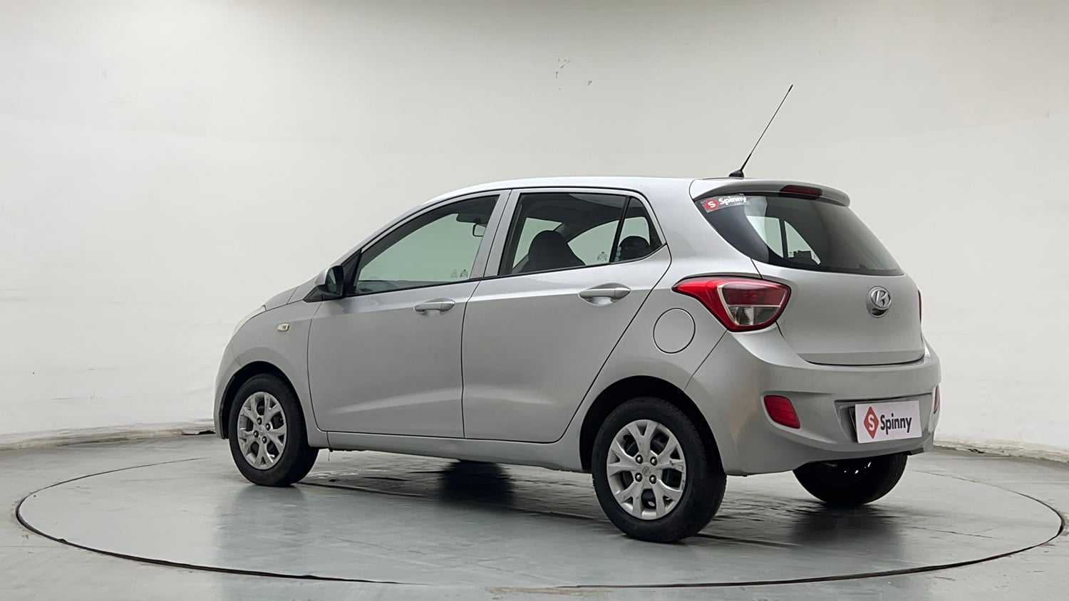 Used 2013 Hyundai Grand i10 Magna 1.2 Kappa VTVT Petrol Manual exterior LEFT REAR CORNER VIEW